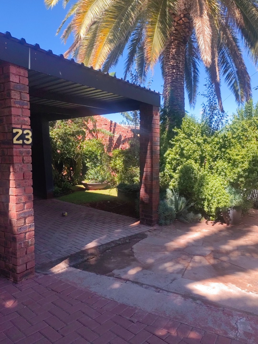 4 Bedroom Property for Sale in Hillcrest Northern Cape